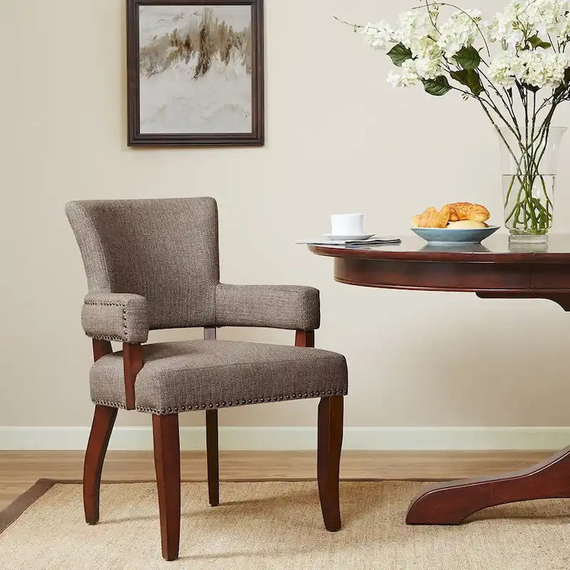 Fauteuil de salle à manger capitonné avec clous décoratifs en laiton, pieds en bois expresso, marron