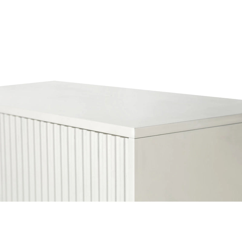 Bahut de rangement moderne à quatre portes avec lignes verticales et poignées dorées
