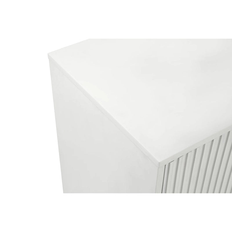 Bahut de rangement moderne à quatre portes avec lignes verticales et poignées dorées