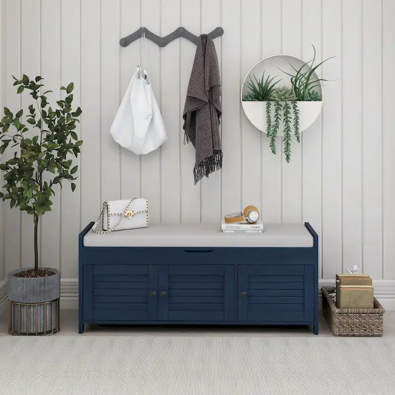 Banc de rangement rustique en bois avec portes persiennes et coussin rembourré
