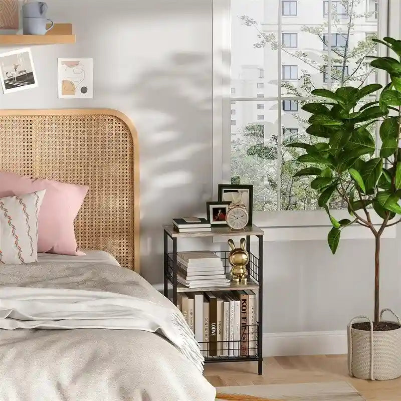 Table d'appoint industrielle marron rustique à 3 niveaux avec panier de rangement en fil métallique noir