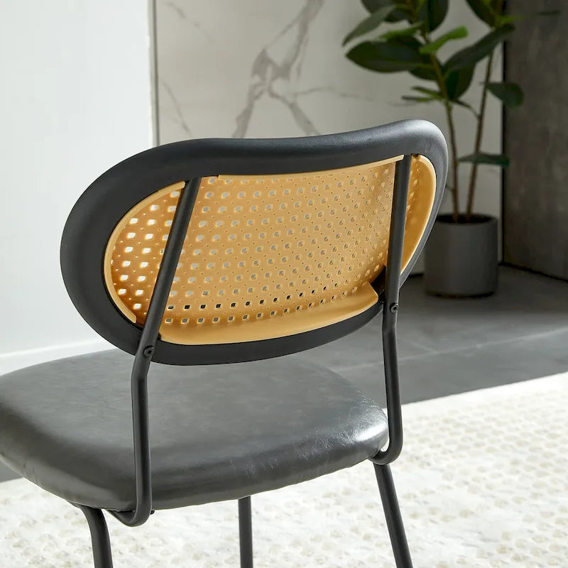 Chaise de salle à manger en cuir PU, assise rembourrée, dossier en rotin, pieds en métal noir, marron