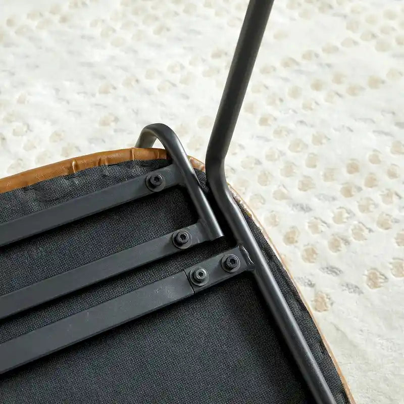 Chaise de salle à manger en cuir PU, assise rembourrée, dossier en rotin, pieds en métal noir, marron